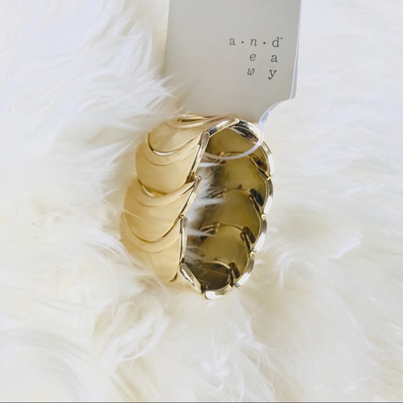 *5 FOR $25* NWT Crescent Gold Stretch Bracelet - Picture 2 of 4